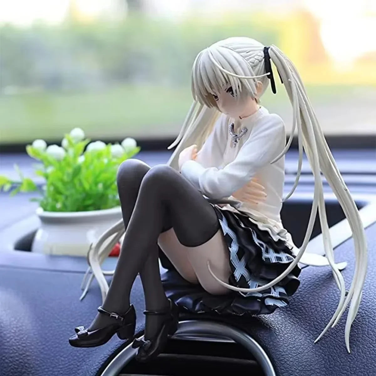Mini Estátua Anime Lady Kawaii com Coelho Colecionável (10cm)